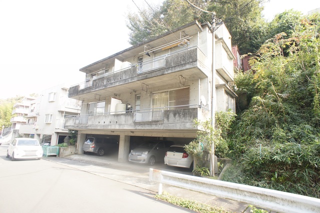 建物外観　小田急線「読売ランド前駅」より徒歩１１分の好立地です☆