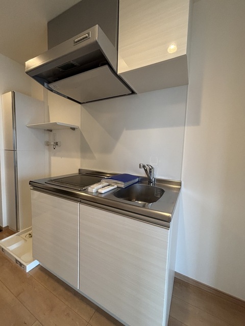 キッチン　ＩＨ２口コンロ　＊同タイプ５０３号室の写真です