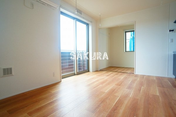 居室・リビング　使いやすい形の為、レイアウトを楽しめます♪