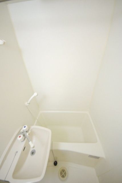 バス・シャワールーム　★広々としたバスルームです★