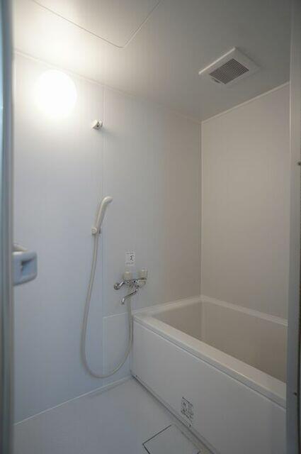 バス・シャワールーム　※別部屋の参考写真となります。