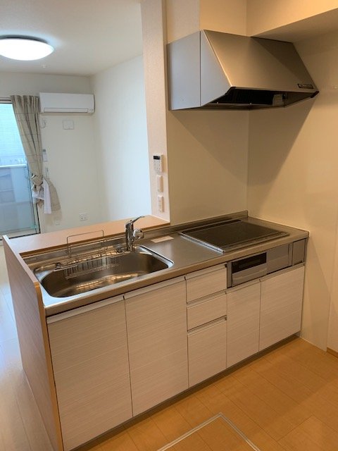 キッチン　対面キッチン(IHクッキングヒーター付のシステムキッチン)