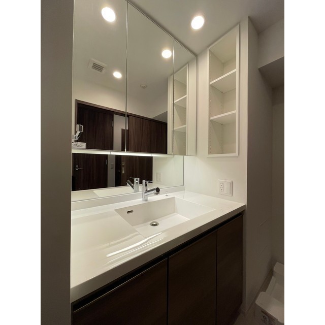 洗面設備　コンパクトで使いやすい洗面所