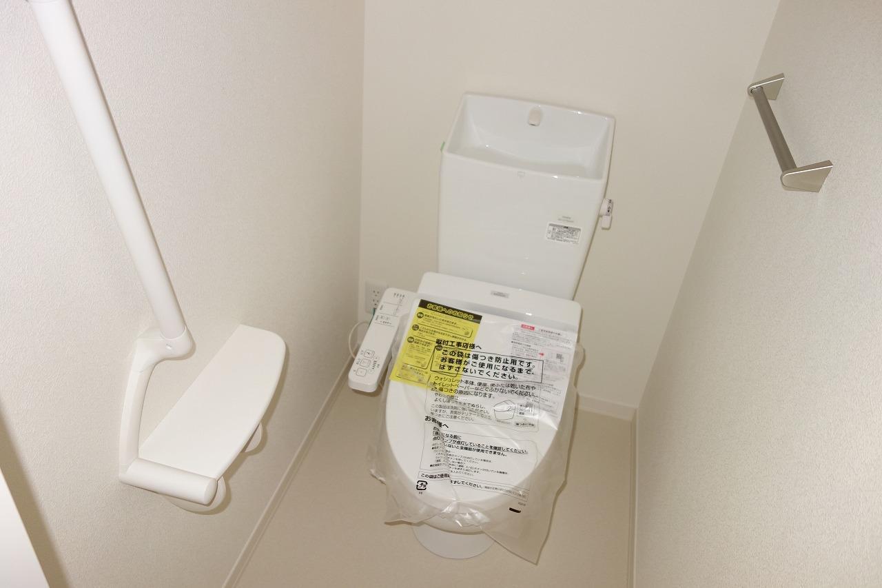 トイレ　ウォシュレット付の洋式トイレです♪