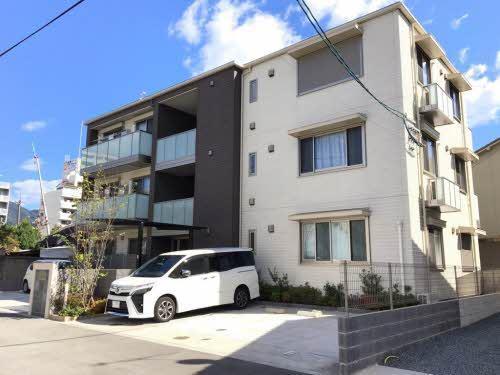 建物外観　2016年築　シャーメゾン三条