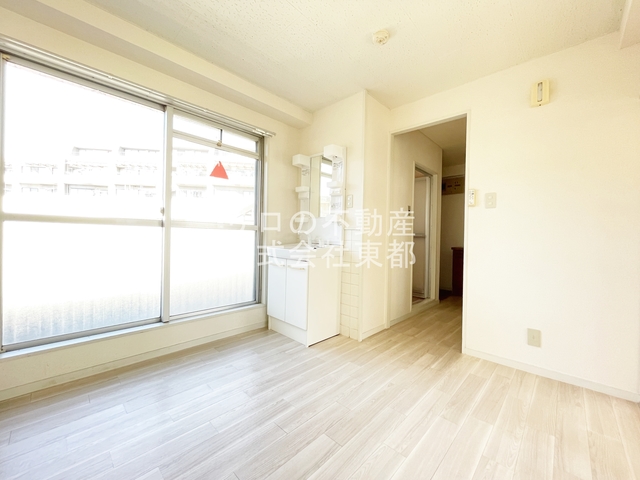 居室・リビング　キッチンひろびろ、自炊派におすすめのお部屋です♪