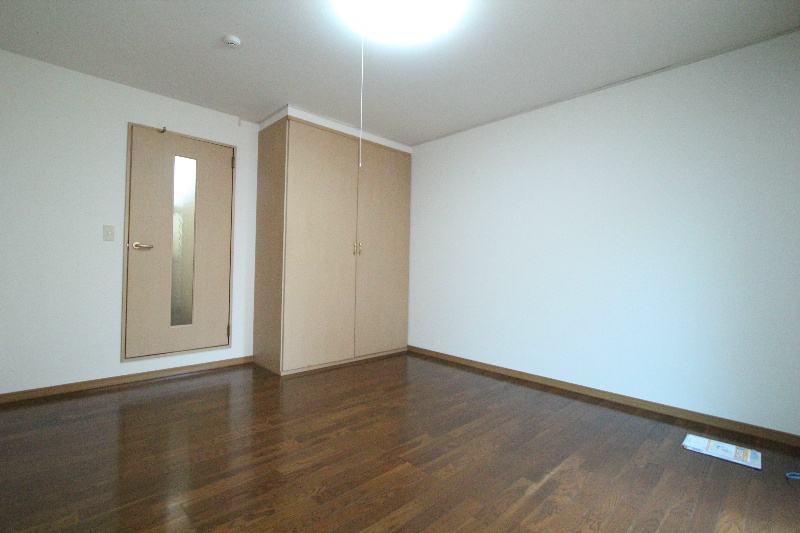 居室・リビング　別室参考写真(反転)