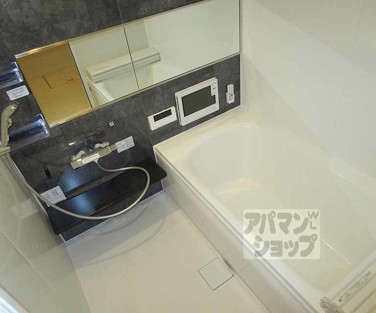 バス・シャワールーム　１０３号室の写真です。