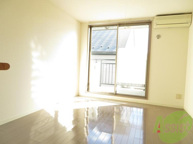 居室・リビング　南向きで光の差し込む明るいお部屋ですねー