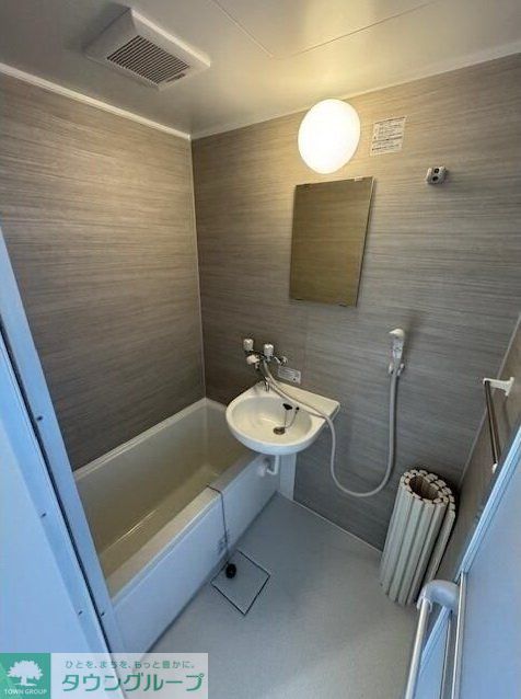 バス・シャワールーム　同物件別部屋写真