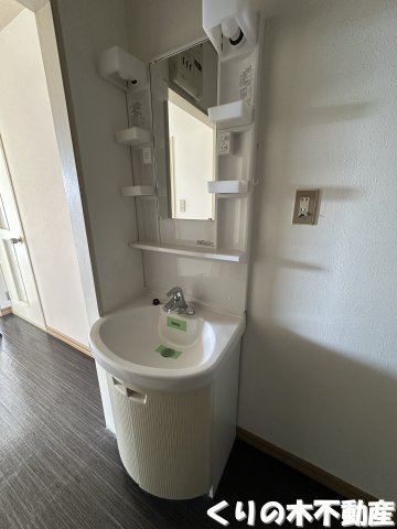 洗面設備　スペースが確保できる洗面所です