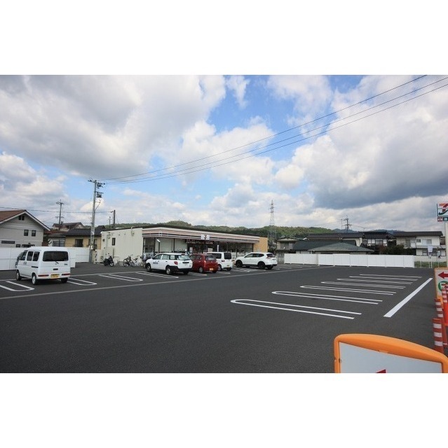 コンビニ　セブンイレブン津山北園店（コンビニ）まで450m