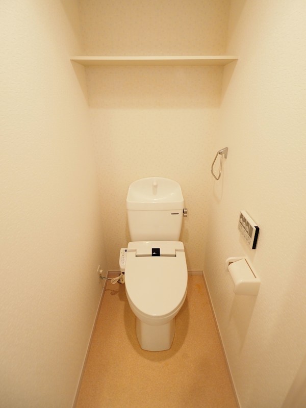 トイレ　ウォシュレット付き