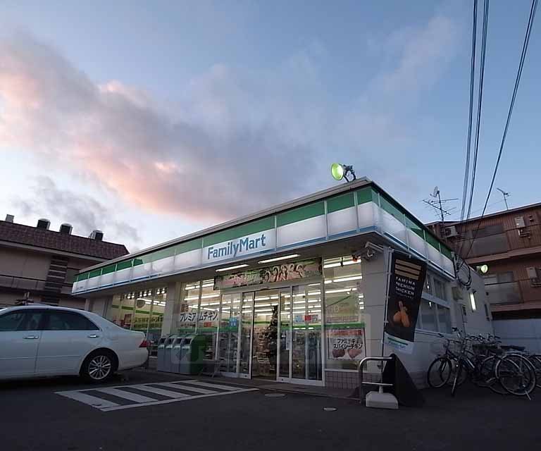 コンビニ　ファミリーマート上桂三ノ宮町店（コンビニ）まで432m
