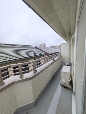 バルコニー　暖かな日差しのふりそそぐバルコニー