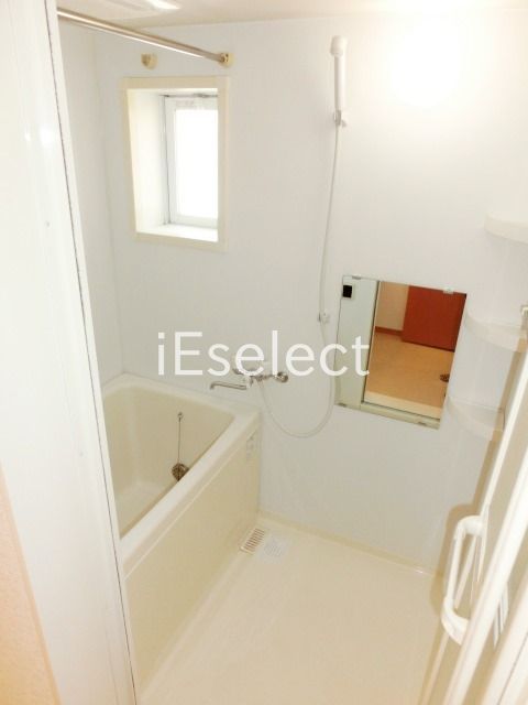 バス・シャワールーム　追焚機能と浴室乾燥機のついたバスルームです♪