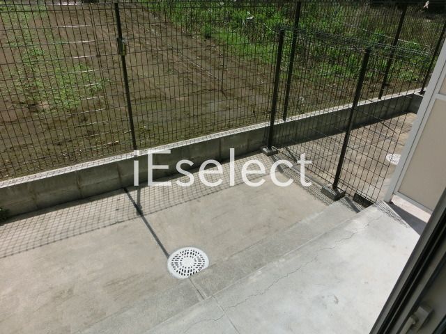 バルコニー　１階には専用庭。２階はバルコニーがあります。