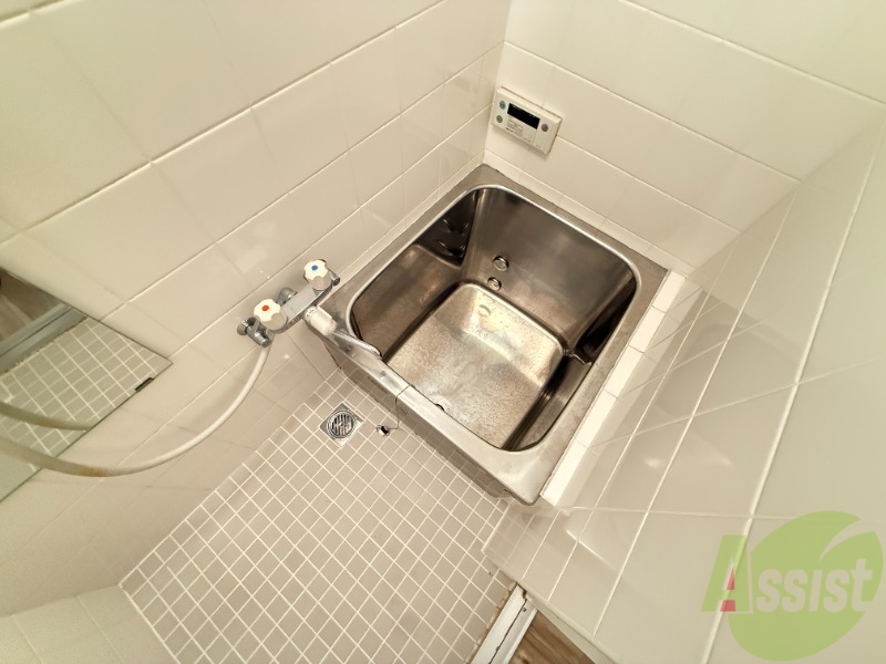 バス・シャワールーム　趣きのあるお風呂ですが風炉釜の保温性がとても高いんですよー