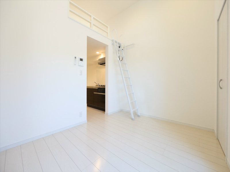 居室・リビング　洋室5.6帖　ロフト5.1帖（収納でもお部屋でも使えます）