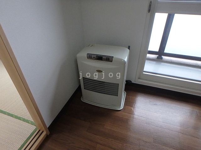 その他設備　灯油ストーブ完備。