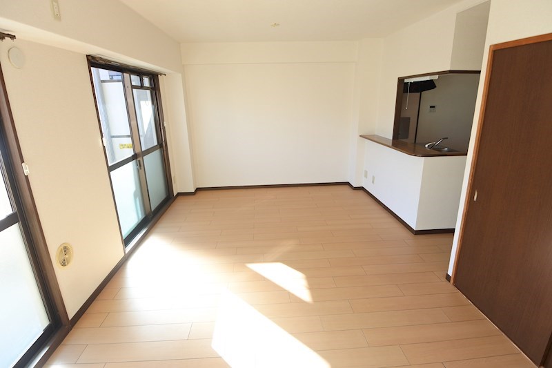 居室・リビング　フローリング仕上げ