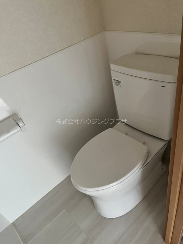 トイレ　※別部屋参考写真となります