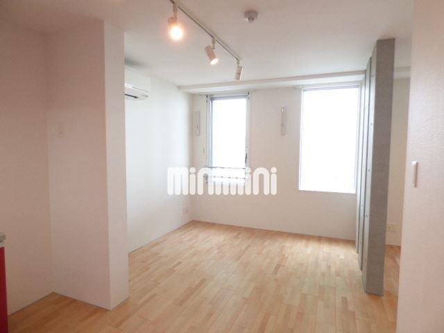 居室・リビング　白を基調としたお部屋です