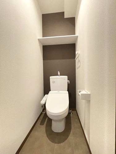 トイレ　反転タイプの写真です。