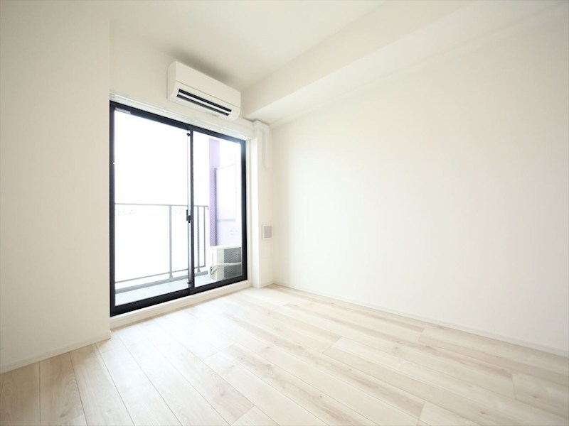 居室・リビング　洋室7帖　クローゼット付　エアコン完備　バルコニー