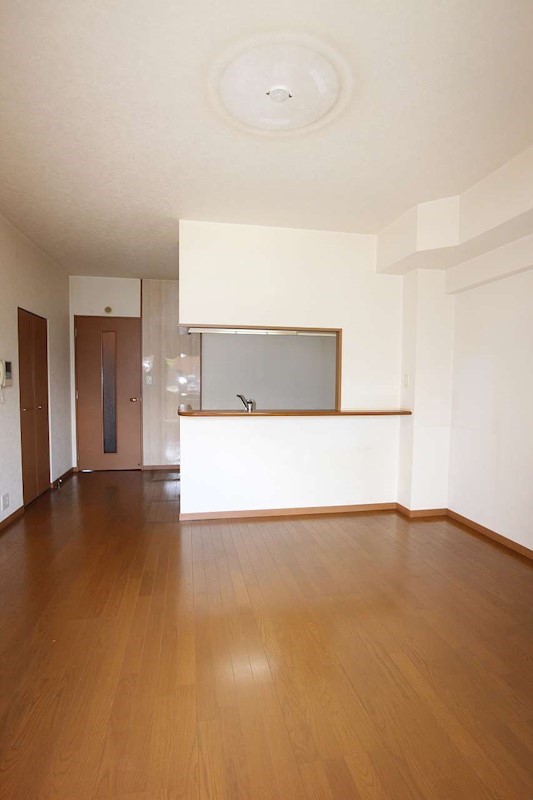 居室・リビング　トーマスリビングでは、全物件初期費用分割・クレジットカード利