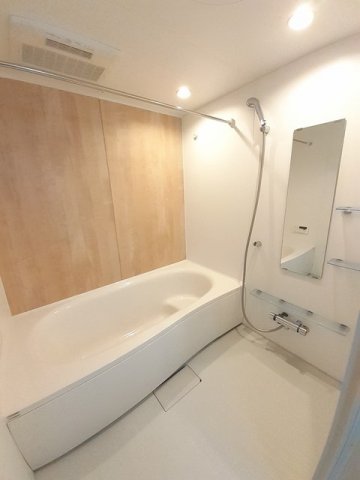 バス・シャワールーム　コンパクトで使いやすいお風呂です