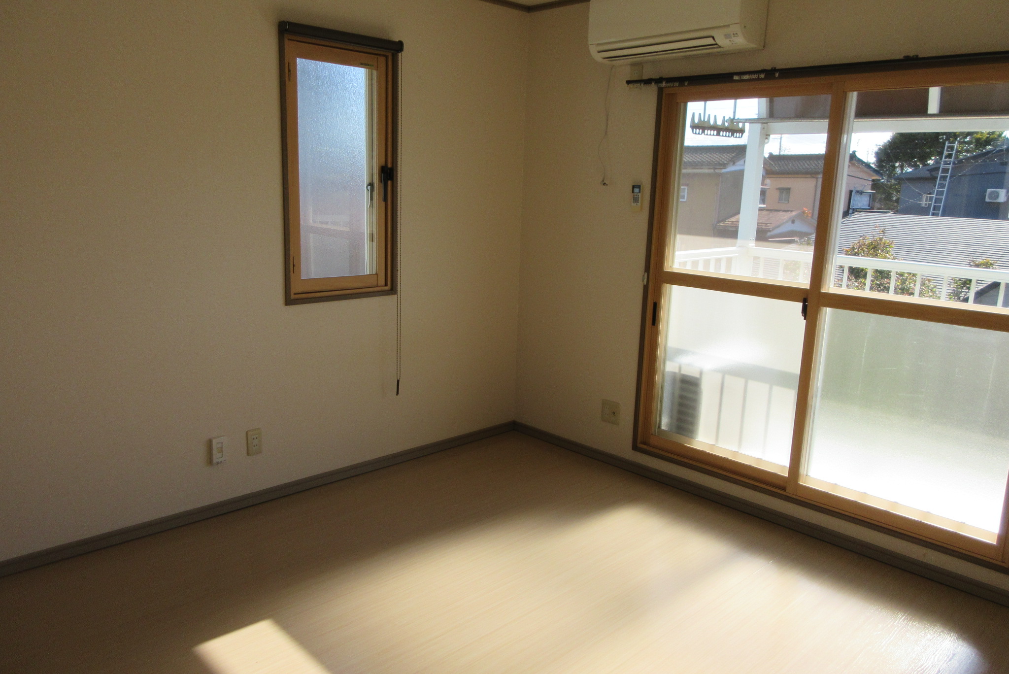 居室・リビング　2面採光のお部屋です。