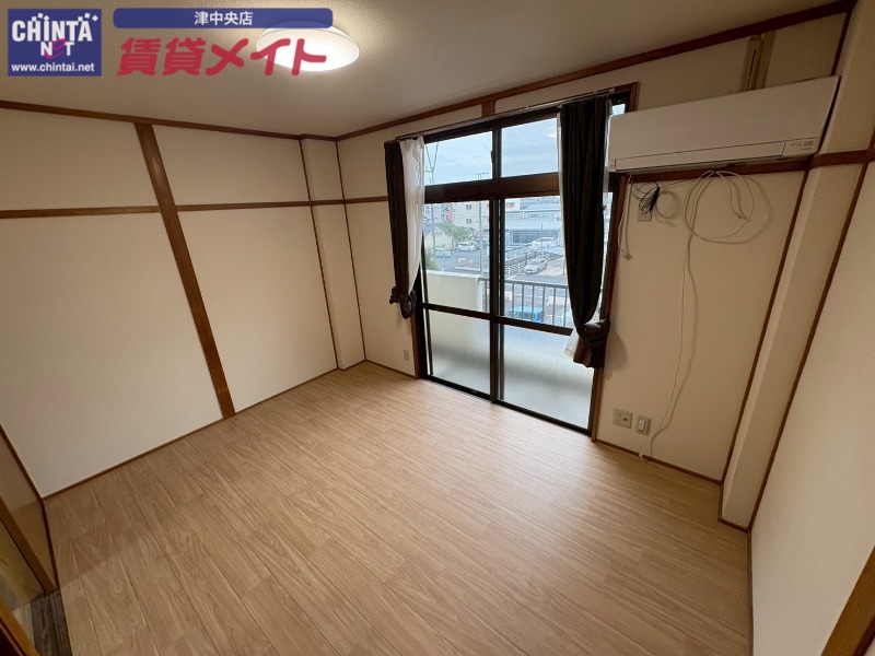 居室・リビング　別部屋参考写真です