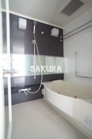 バス・シャワールーム　嬉しい追い焚き・浴室乾燥機付きです♪