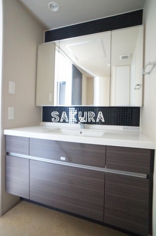 洗面設備　身支度に欠かせない独立洗面台♪