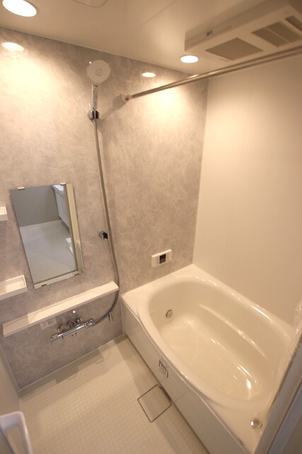 バス・シャワールーム　建築中の写真です。