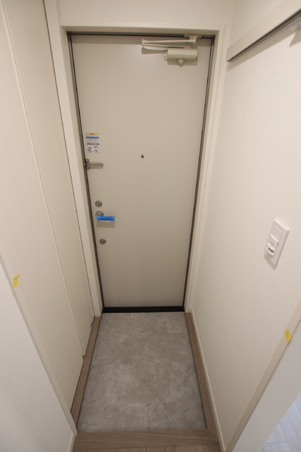 玄関　建築中の写真です。