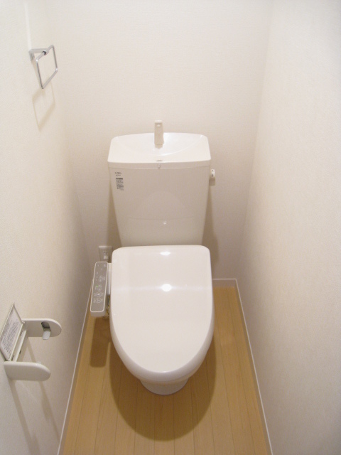 トイレ　洗浄機能付き便座