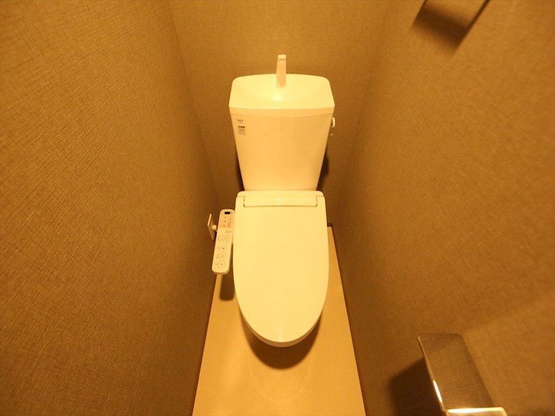 トイレ　温水洗浄暖房便座付トイレ