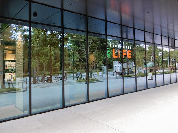 スーパー　ライフコモレ四谷店（スーパー）まで576m