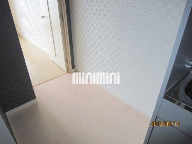 その他部屋・スペース　キッチン横に冷蔵庫を置くスペースがあります