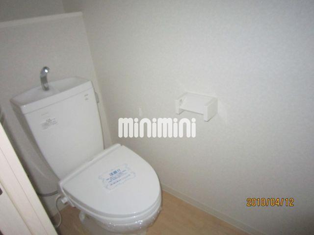 トイレ　清潔感溢れるお手洗いです