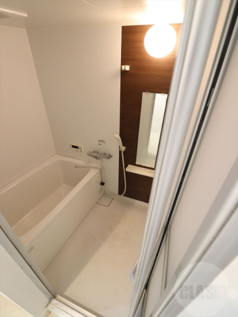 バス・シャワールーム　清潔感のあるバスルーム