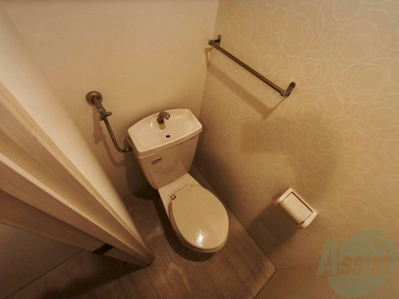 トイレ　こちらはトイレです。清潔感があり、安心して使用できます。