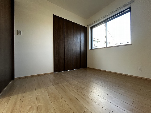 その他部屋・スペース　ベットルーム約4.5帖　　明るい室内空間