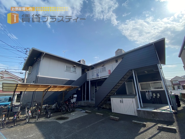 建物外観　閑静な住宅地で落ち着いた生活ができそうですね。