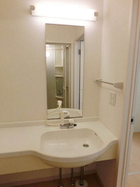 洗面設備　毎日使う洗面台です。