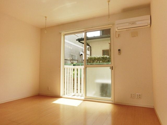 居室・リビング　日当たり良好ですよ。