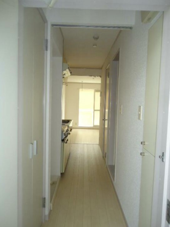 玄関　※別部屋参考写真