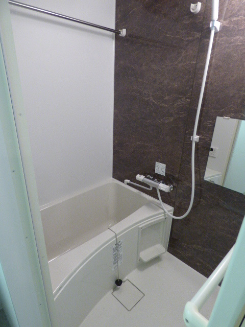 バス・シャワールーム　同タイプ別室　浴室乾燥機付き